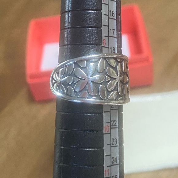 RETIRED James Avery Spring Blossom Flower Band Ring Size 9 - Picture 6 of 13